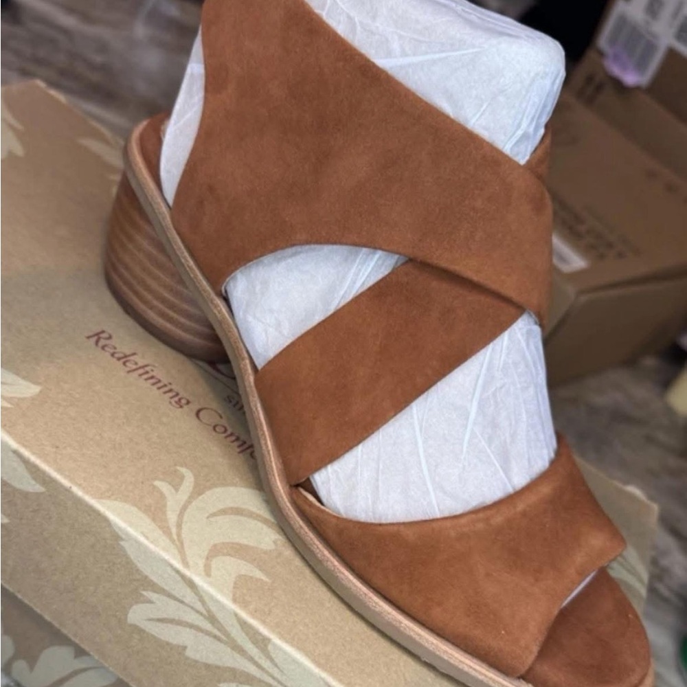 Women's Tan Sandals (Sofft Brand) Size 6